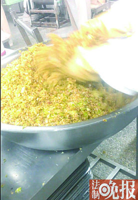 暗访食品代工厂:肉馅掺豆制品 超市标签未告知